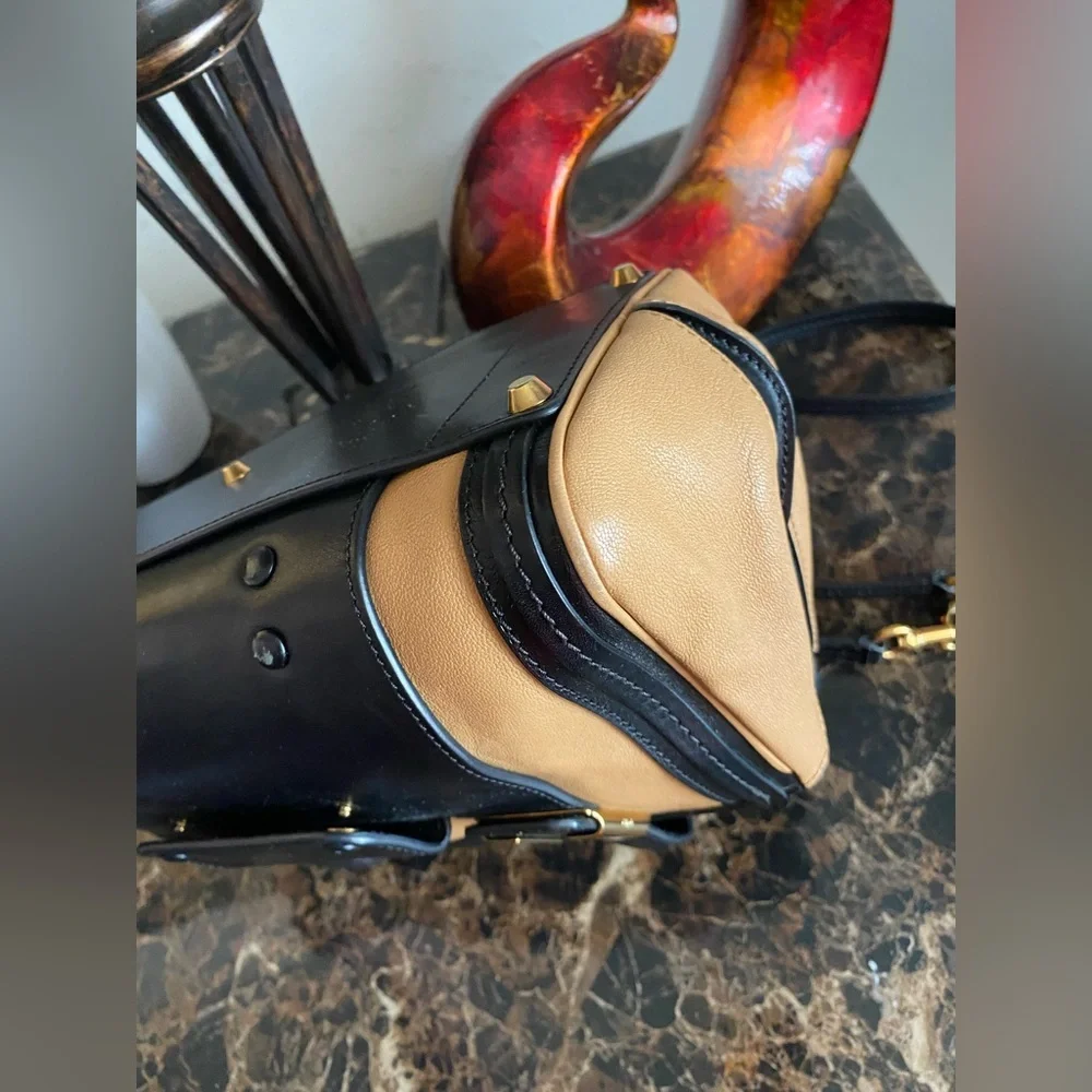 Chloe - EUC Little Alice 2-way handbag in black and tan color scheme, 2 tone - Picture 11 of 13